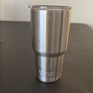 YETI Silver Tumbler with Transparent Lid
